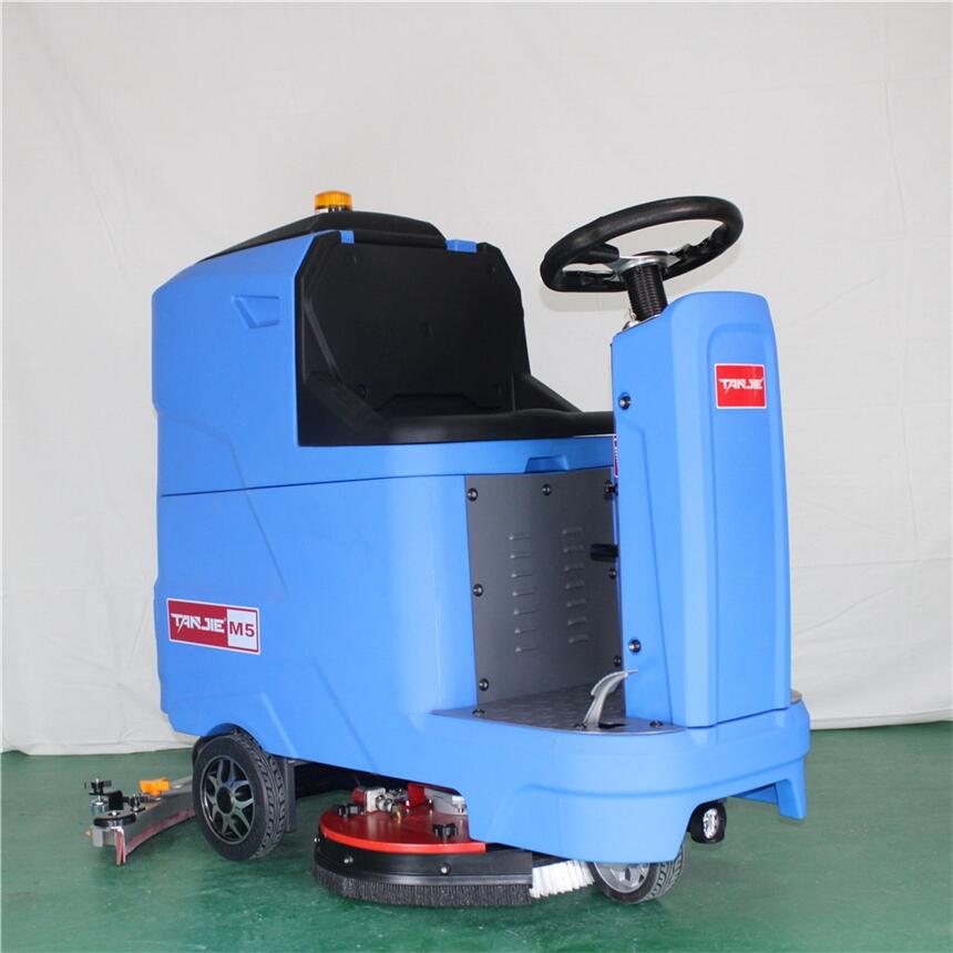 鍛造機(jī)械五金廠車間油污灰塵清洗吸干刷地機(jī) 全自動駕駛式洗地機(jī)M5